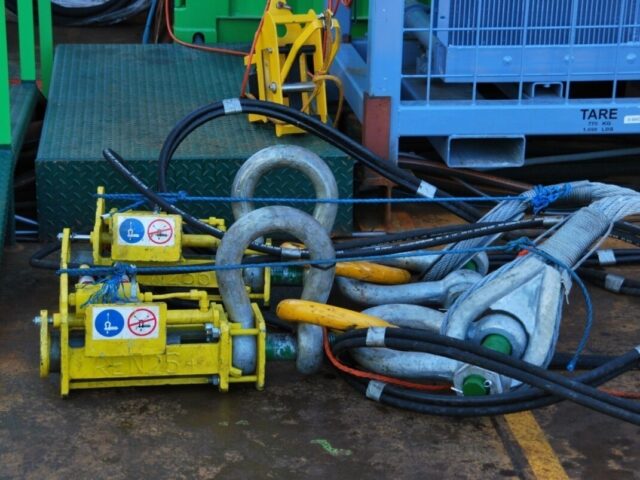 2010 Ormonde Hydraulic Release Shackles 1 e1644326459773