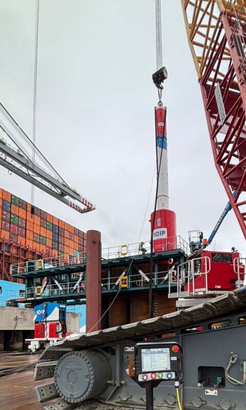 River Thames Vibro hydrohammer IQIP2